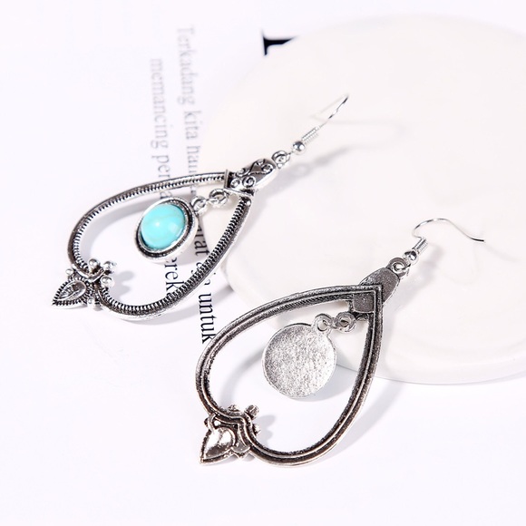 Faux turquoise earring - Picture 2 of 3